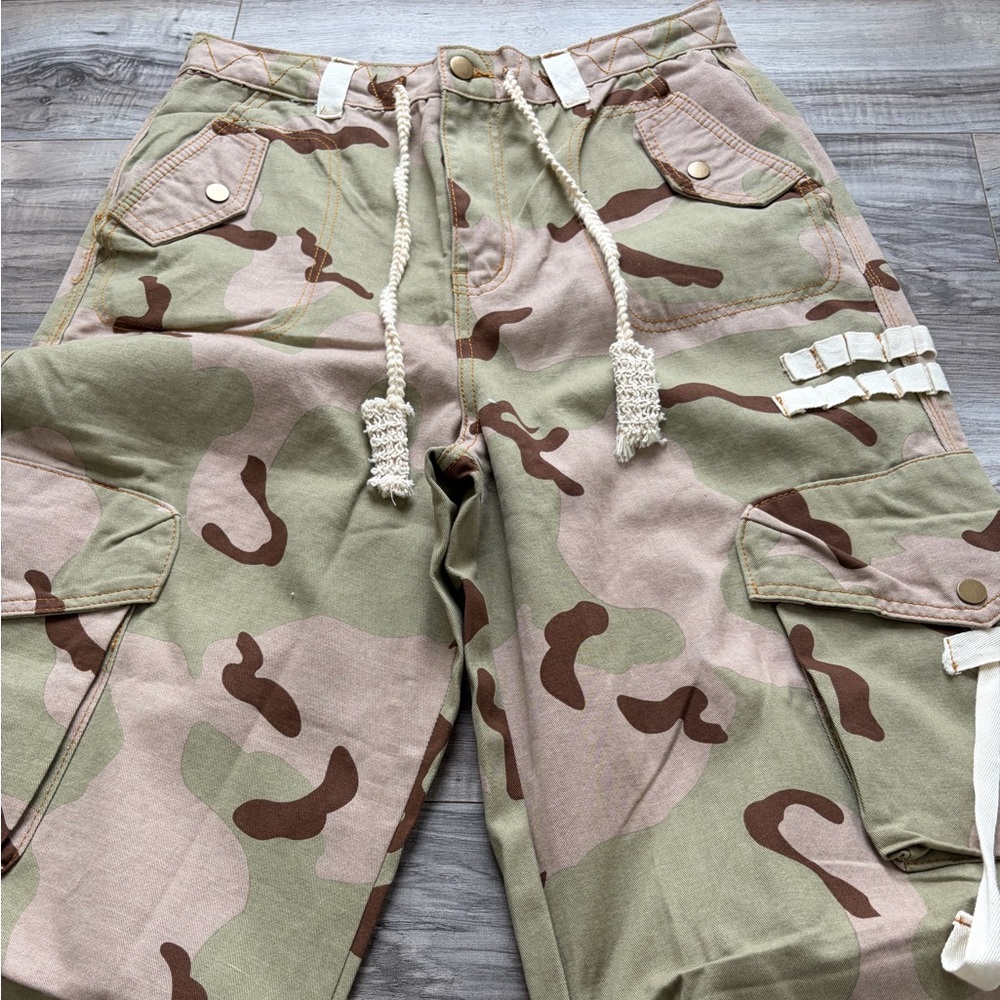 New With Tags Women’s POL Camouflage Cargo Pants - Picture 2 of 6